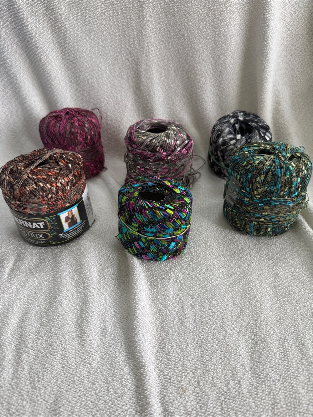 7 Balls Trellis Yarn 1 Bernat Matrix Copper Blue Pinks Black Gray Brown Ladder